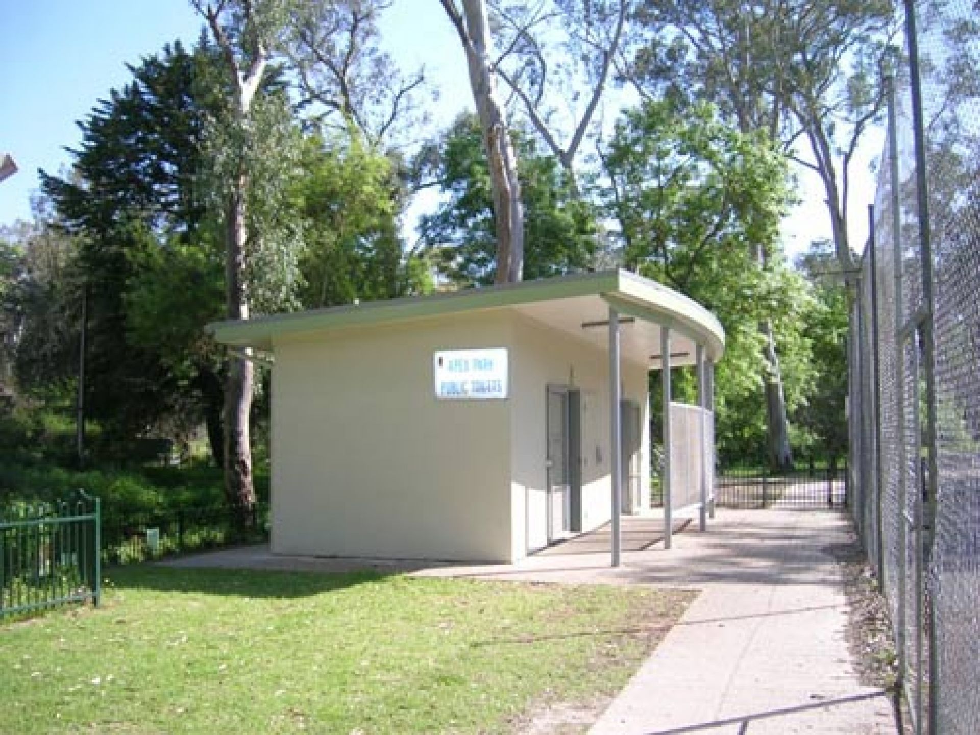 Hawthorndene Oval and Apex Park Public Toilets