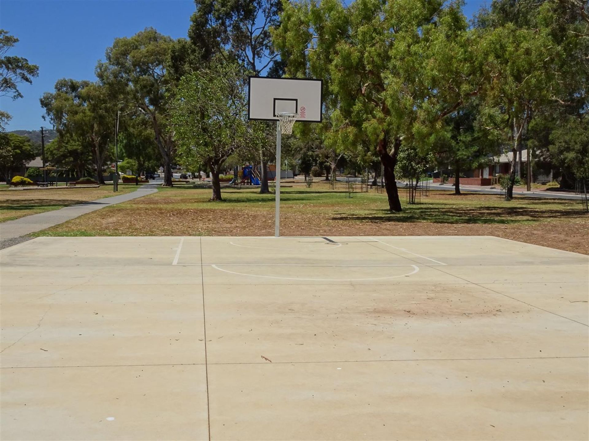 Thurles Reserve - Basketball Half Court