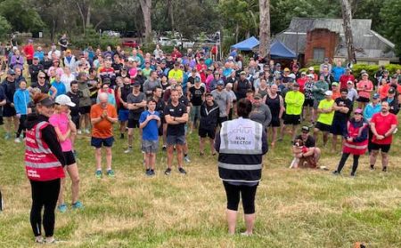 Runners and walkers at the Belair Park Run