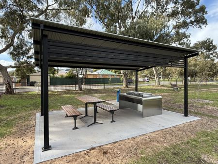 Donald Street Reserve picnic set
